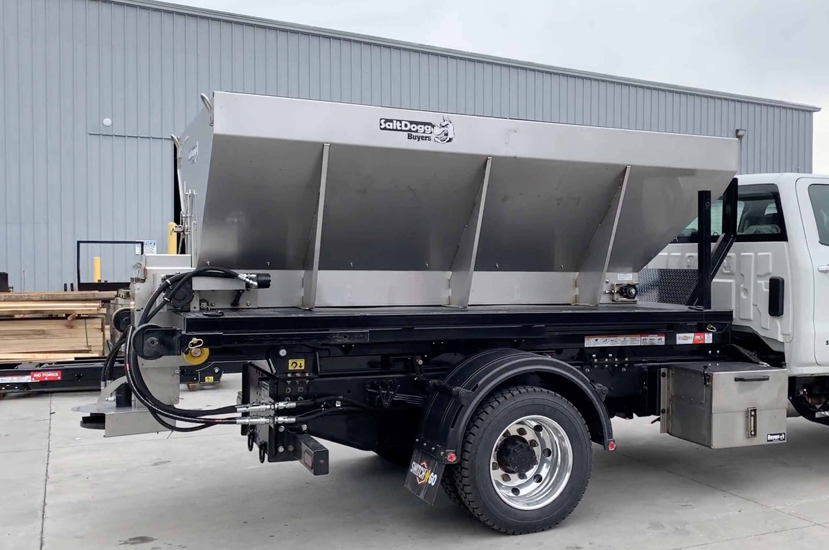 Hydraulic V-Box Spreader System